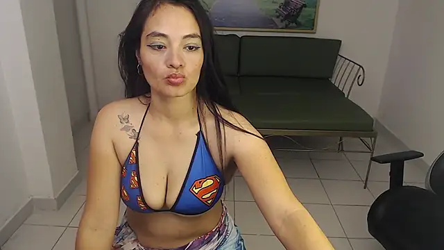 Dulceemariaa   online show from November 14, 2025, 11:08 pm