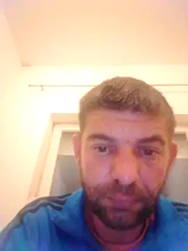 Snapshot of Motosz chatting on November 16, 2025, 8:24 pm Motosz online show from November 16, 2025, 8:24 pm