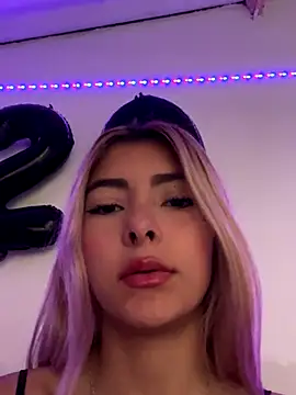 Snapshot of ZoeReeve chatting on November 15, 2025, 5:06 pm ZoeReeve online show from November 15, 2025, 5:06 pm