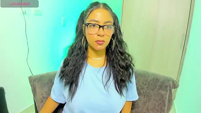 evelisse  online show from April 5, 2026, 4:08 am