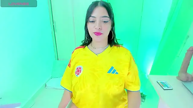 evelisse  online show from June 14, 2026, 3:19 am