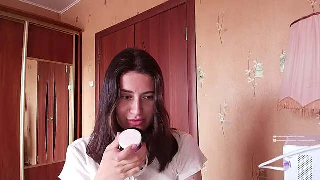 KristinaScott online show from April 18, 2026, 1:24 pm