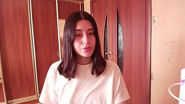 KristinaScott online show from April 12, 2026, 10:40 am