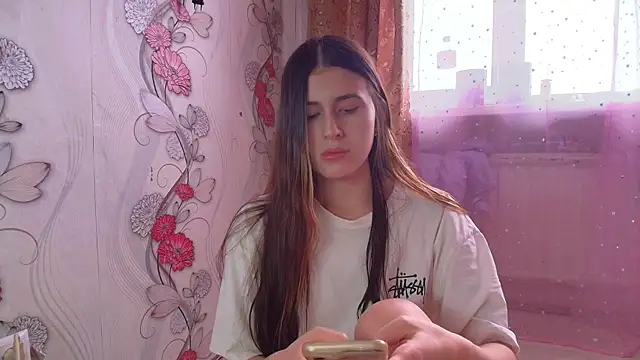 KristinaScott online show from November 28, 2025, 11:21 am