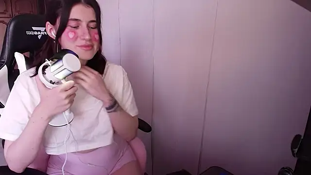 KristinaScott online show from February 14, 2026, 2:50 pm