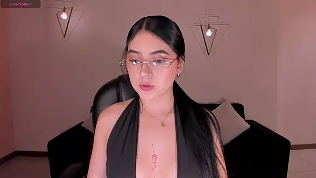 HaileyRoss  online show from May 27, 2026, 1:57 am