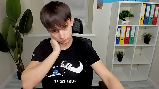 Snapshot of AlejandroEllias chatting on February 3, 2026, 6:57 pm AlejandroEllias online show from February 3, 2026, 6:57 pm