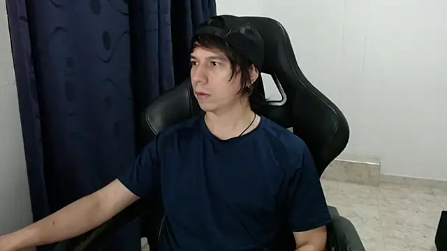 Snapshot of Daniell_Young chatting on November 18, 2025, 7:33 am Daniell Young online show from November 18, 2025, 7:33 am