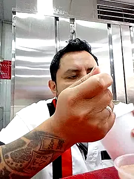 gordoju online show from November 17, 2025, 2:21 pm