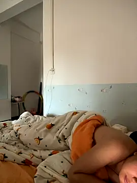 yiyi0316 online show from December 2, 2025, 6:15 am