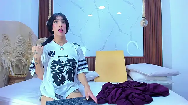 Loversinfire2 online show from December 19, 2025, 8:33 pm