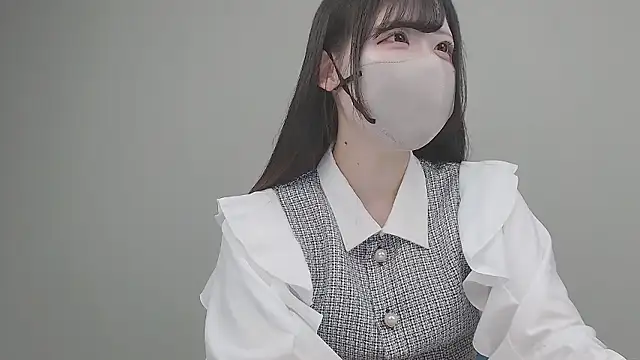 Hina zzz online show from November 19, 2025, 6:02 am