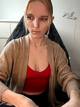 BellaxBloom  online show from December 3, 2025, 9:53 am