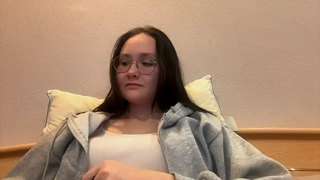 MidnightMelt online show from November 16, 2025, 1:16 pm