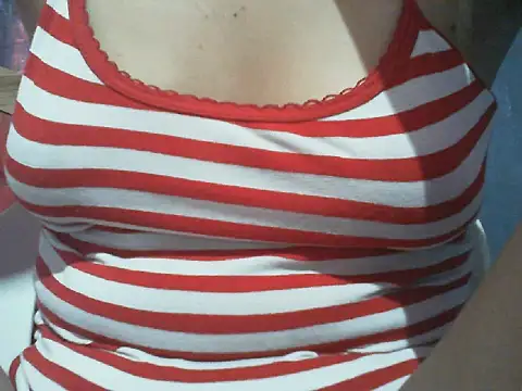 Snapshot of Monic18 chatting on November 24, 2025, 12:27 pm Monic18 online show from November 24, 2025, 12:27 pm