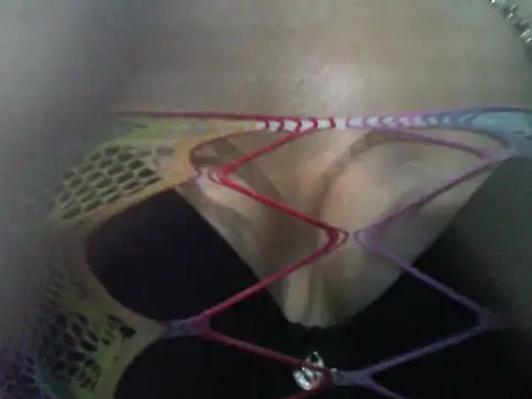 Snapshot of Monic18 chatting on December 3, 2025, 3:55 pm Monic18 online show from December 3, 2025, 3:55 pm