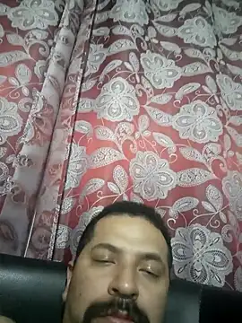 Snapshot of BuskedFester chatting on December 3, 2025, 5:30 am BuskedFester online show from December 3, 2025, 5:30 am