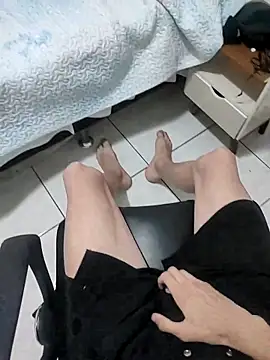 Snapshot of bnnzin chatting on November 25, 2025, 12:22 am bnnzin online show from November 25, 2025, 12:22 am