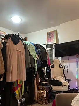 Motherbigbus online show from April 7, 2026, 6:48 am