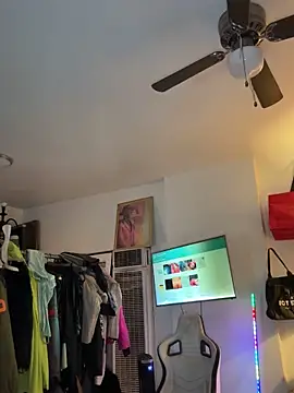 Motherbigbus online show from April 13, 2026, 2:37 am