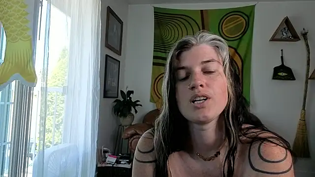 Snapshot of bruisedblossoms chatting on July 8, 2026, 9:26 pm bruisedblossoms online show from July 8, 2026, 9:26 pm