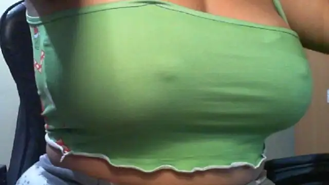 Snapshot of DiivaMarii chatting on April 18, 2026, 7:18 pm DiivaMarii online show from April 18, 2026, 7:18 pm