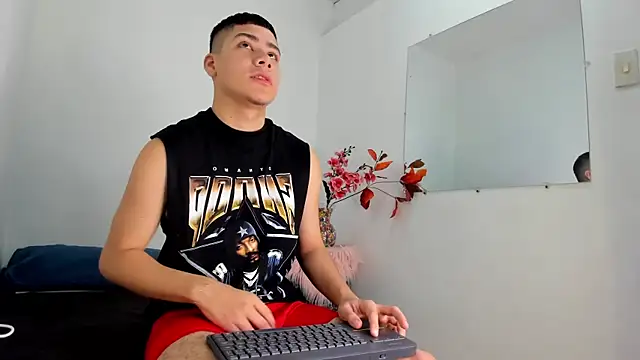 Lucastorrez01 online show from December 21, 2025, 11:05 pm