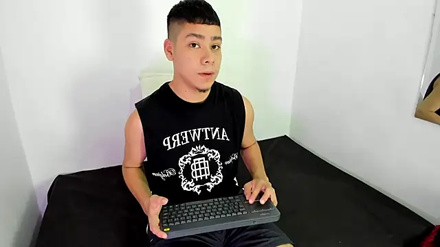 Lucastorrez01 online show from March 17, 2026, 12:24 am