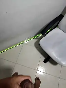 Snapshot of lester_rose chatting on November 24, 2025, 7:52 am lester rose online show from November 24, 2025, 7:52 am