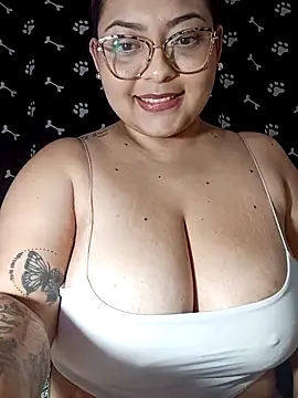 Snapshot of Anna_Lucia88 chatting on May 3, 2026, 5:56 am Anna Lucia88 online show from May 3, 2026, 5:56 am