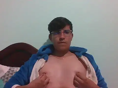 Snapshot of Alejo-MrBunny chatting on November 16, 2025, 6:18 am Alejo-MrBunny online show from November 16, 2025, 6:18 am