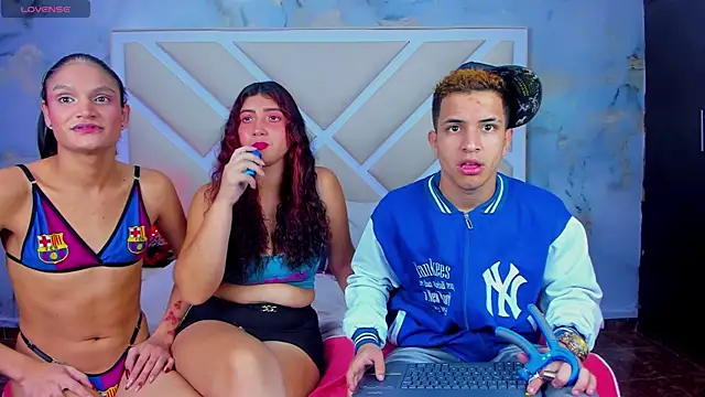 TrioPecadoVIP online show from November 22, 2025, 6:45 am