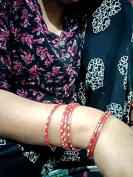 Snapshot of Priya_684 chatting on November 17, 2025, 3:32 am Priya 684 online show from November 17, 2025, 3:32 am