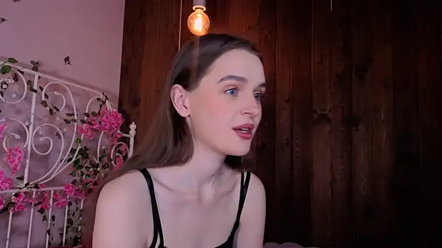 CathrineBinnie online show from November 25, 2025, 7:36 pm