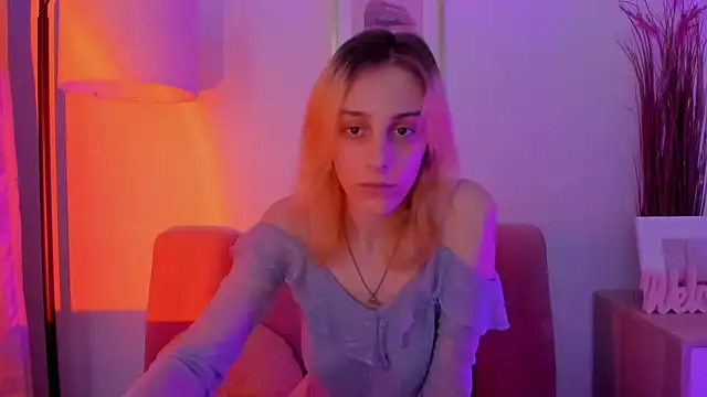 MiilaGlow online show from December 4, 2025, 3:11 pm