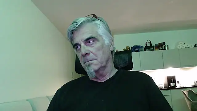 Snapshot of Buidapest chatting on May 17, 2026, 7:14 pm Buidapest online show from May 17, 2026, 7:14 pm