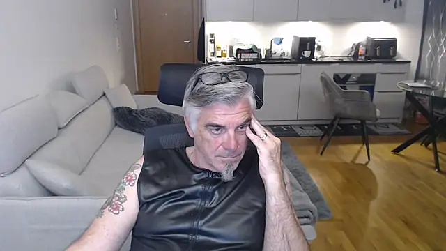 Snapshot of Buidapest chatting on April 29, 2026, 2:38 am Buidapest online show from April 29, 2026, 2:38 am