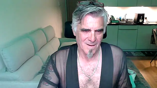 Snapshot of Buidapest chatting on May 17, 2026, 12:32 am Buidapest online show from May 17, 2026, 12:32 am
