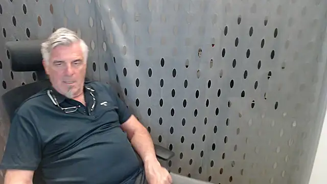 Snapshot of Buidapest chatting on July 15, 2026, 11:56 pm Buidapest online show from July 15, 2026, 11:56 pm