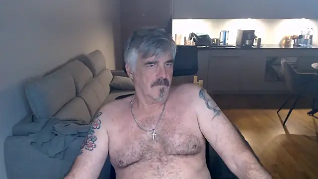 Buidapest online show from December 15, 2025, 2:39 am