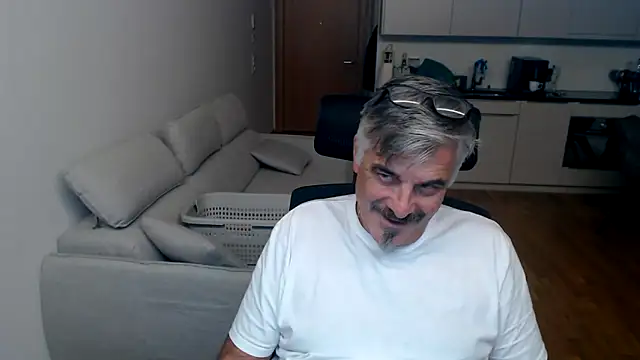 Buidapest online show from February 2, 2026, 11:59 pm