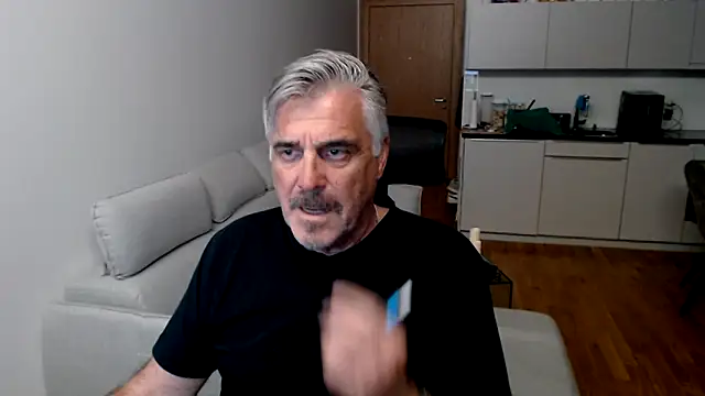 Snapshot of Buidapest chatting on November 17, 2025, 1:53 am Buidapest online show from November 17, 2025, 1:53 am