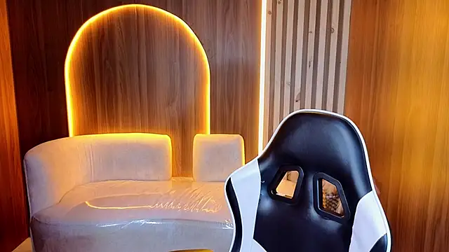 Snapshot of zoe_tp chatting on February 14, 2026, 1:00 pm zoe tp online show from February 14, 2026, 1:00 pm