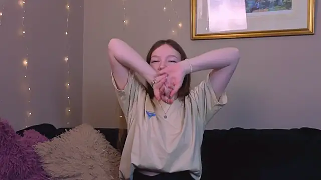 Snapshot of MelvinaEbner chatting on December 2, 2025, 7:43 am MelvinaEbner online show from December 2, 2025, 7:43 am