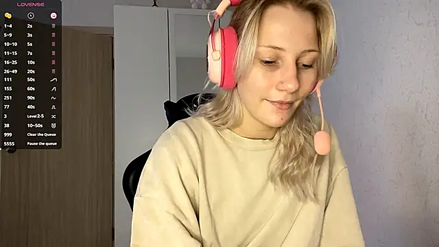 Snapshot of FoxySable chatting on November 29, 2025, 8:36 am FoxySable online show from November 29, 2025, 8:36 am