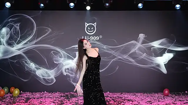 LU-909 online show from December 4, 2025, 8:13 am