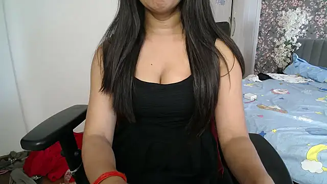 Snapshot of Little_princess01 chatting on April 26, 2026, 3:37 am Little princess01 online show from April 26, 2026, 3:37 am