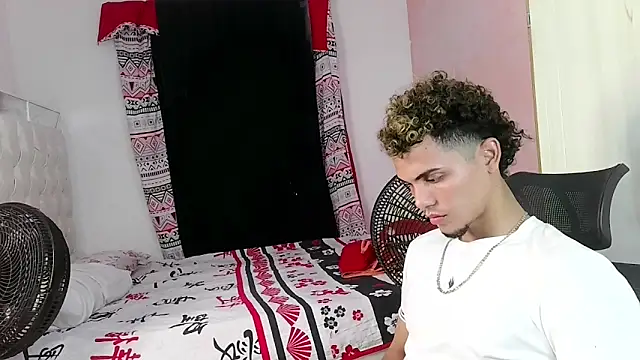 Snapshot of MischievousDuo chatting on December 1, 2025, 5:52 am MischievousDuo online show from December 1, 2025, 5:52 am