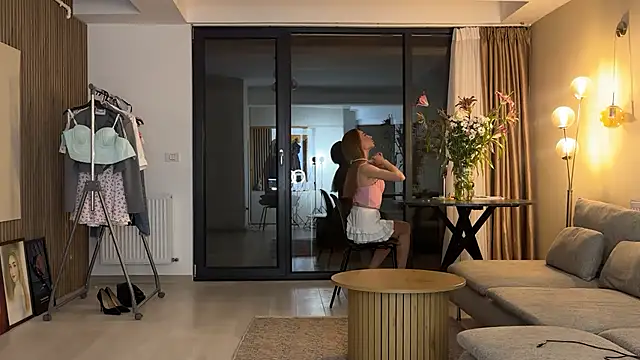 Jolienne online show from March 16, 2026, 9:17 pm