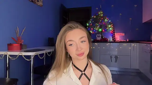 Snapshot of Jolienne chatting on February 5, 2026, 11:11 pm Jolienne online show from February 5, 2026, 11:11 pm